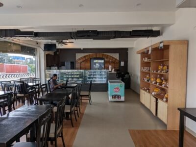 La Crème Bakery Café