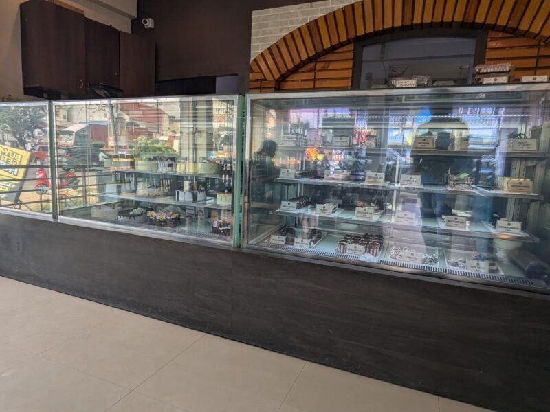 La Crème Bakery Café