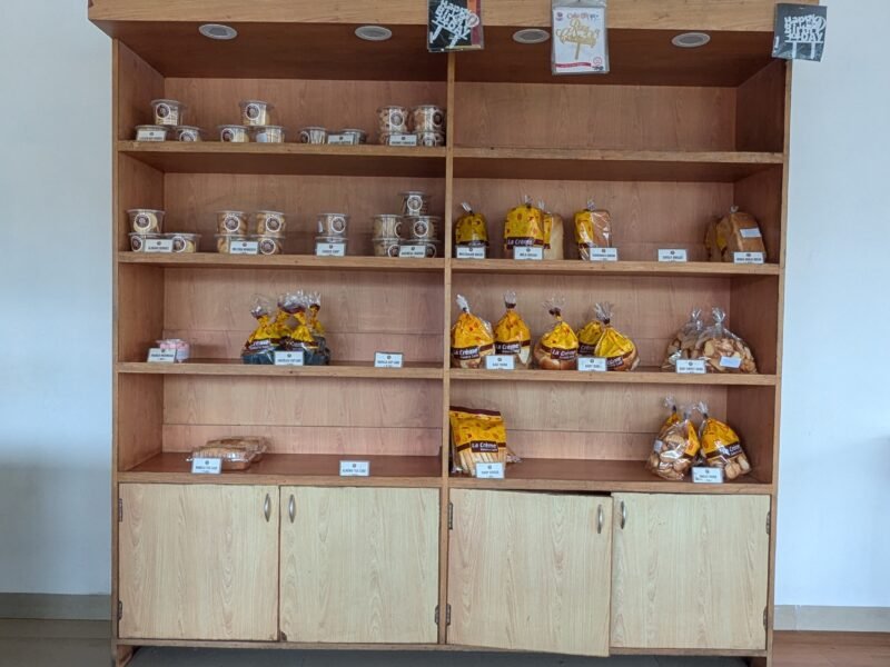 La Crème Bakery Café